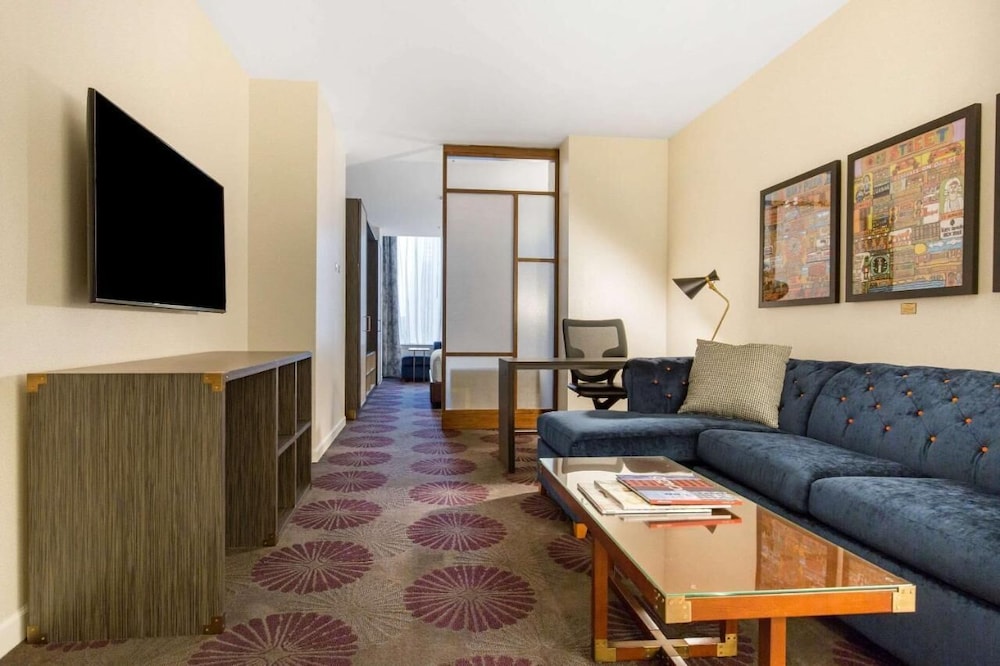 Suite, varias camas, accesible para personas con discapacidad (Saint Clair) del hotel The Chicago Collection - Magnificent Mile. Foto 4