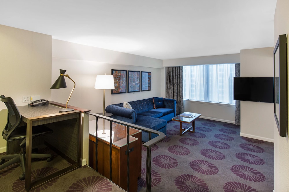 Suite junior, 1 cama de matrimonio grande con sofá cama, vistas a la ciudad del hotel The Chicago Collection - Magnificent Mile. Foto 4