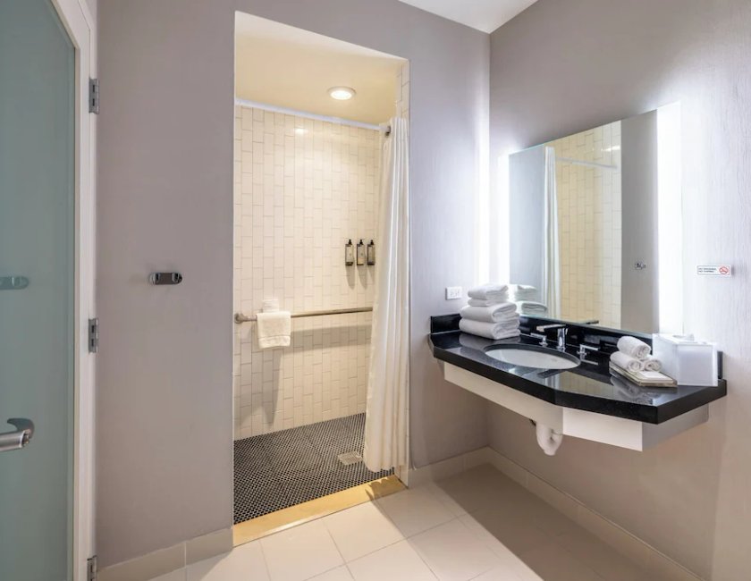 Suite, varias camas, accesible para personas con discapacidad (Saint Clair) del hotel The Chicago Collection - Magnificent Mile. Foto 6