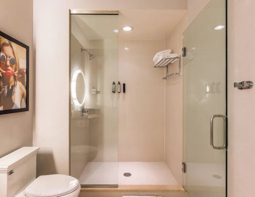 Habitación, 1 cama de matrimonio grande, accesible para personas con discapacidad del hotel The Chicago Collection - Magnificent Mile. Foto 6