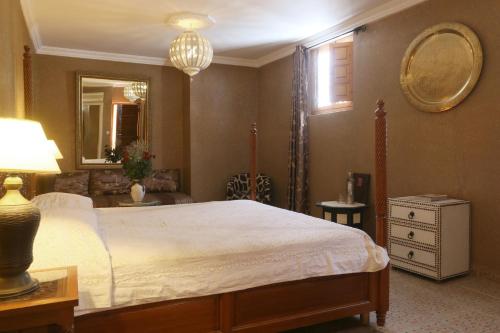 Suite Junior con balcón del hotel Karmela. Foto 9