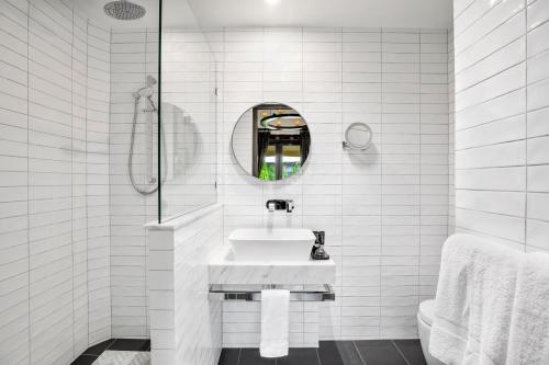 Superior King Room - Piccadilly Garden Room del hotel Mount Lofty House and Estate Adelaide Hills. Foto 3