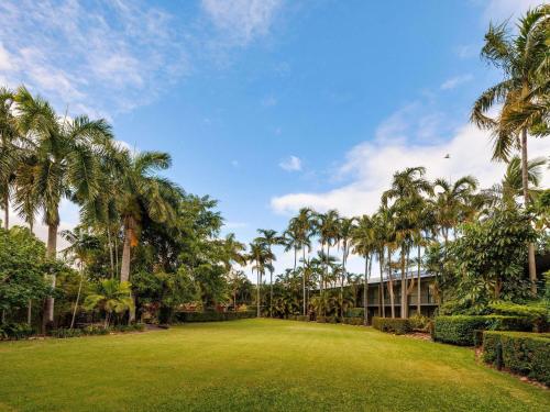 Habitación Clásica King con 1 cama king size Vistas al Jardín del hotel Mercure Townsville. Foto 2