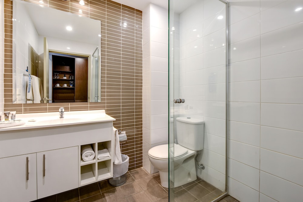 Habitación King con balcón (disponible cama individual bajo petición) del hotel Mercure Centro Port Macquarie. Foto 5
