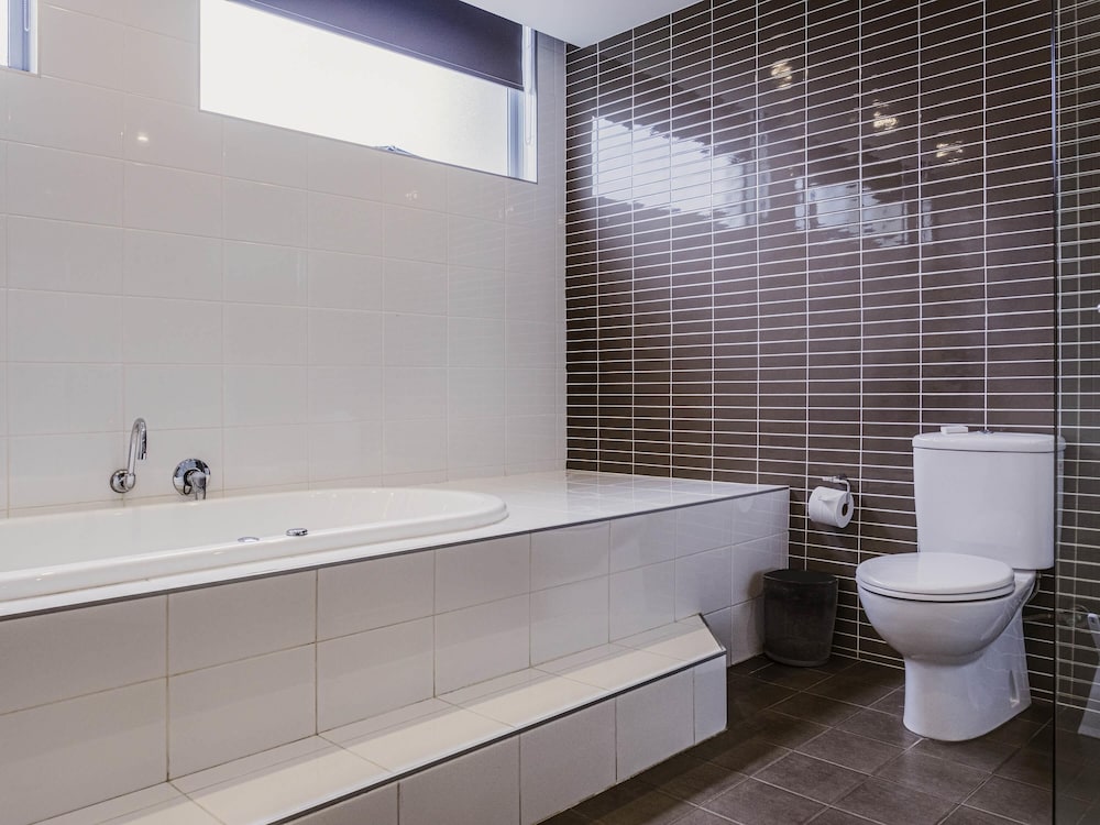 Suite King Familiar con Spa del hotel Mercure Centro Port Macquarie. Foto 9