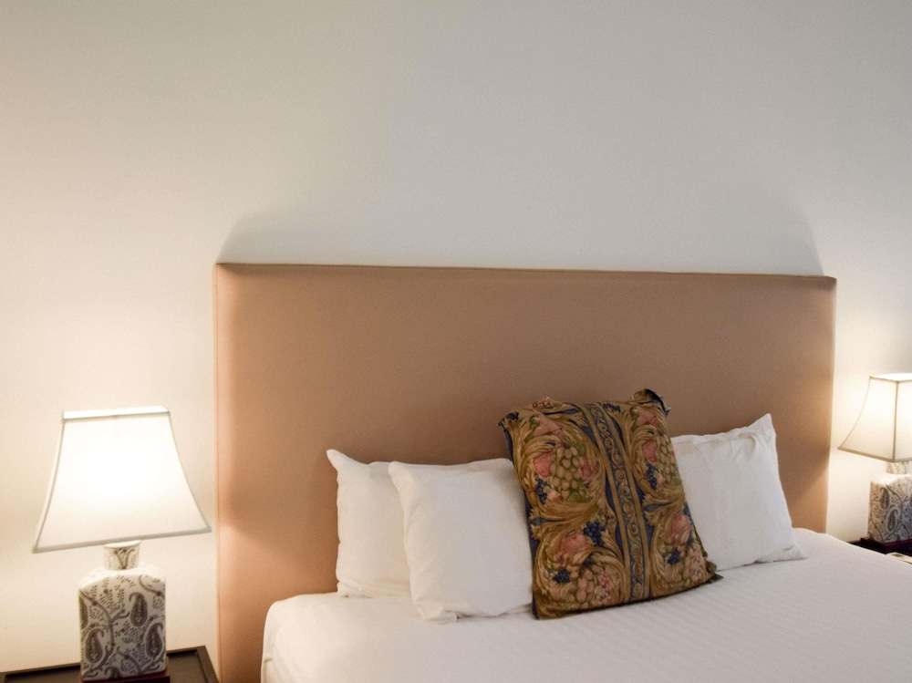 Estudio 1 Cama King del hotel Mercure Hunter Valley Gardens. Foto 3