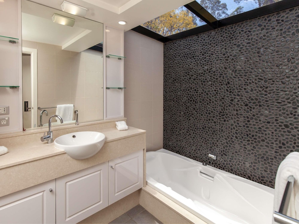 SUPERIOR 1 CAMA KING del hotel Mercure Hunter Valley Gardens. Foto 3