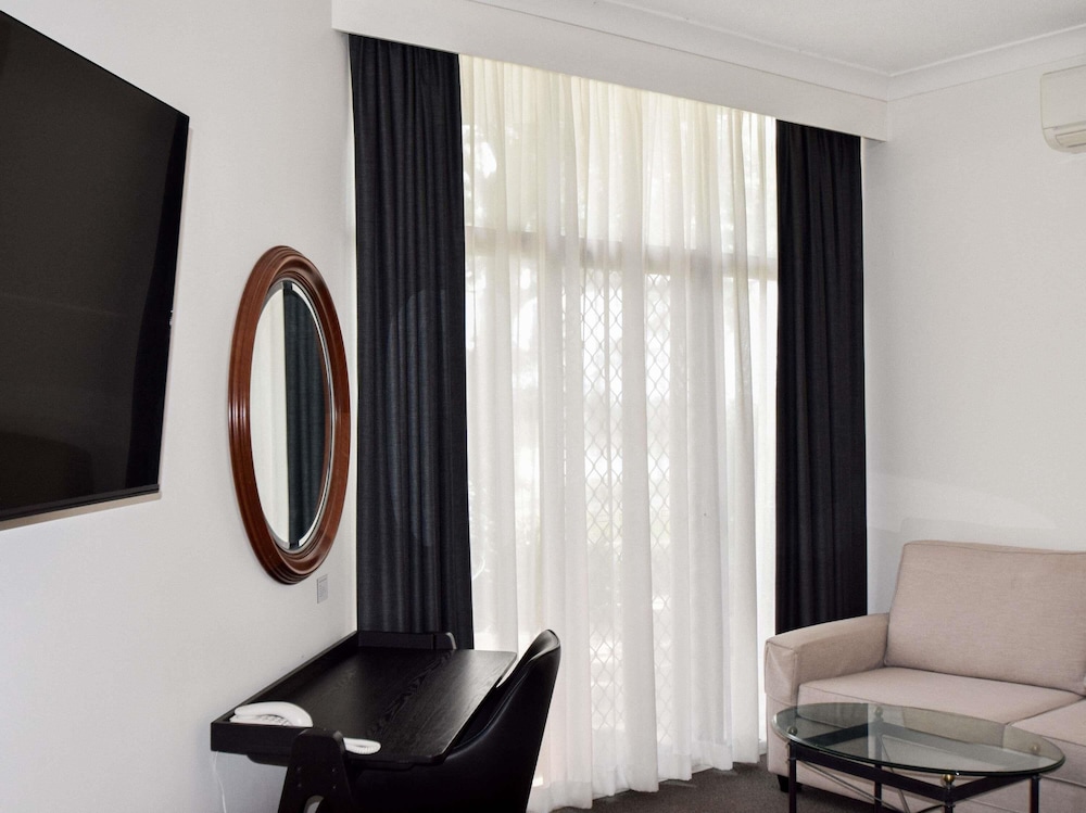 Deluxe 1 Cama King y Spa del hotel Mercure Hunter Valley Gardens. Foto 2