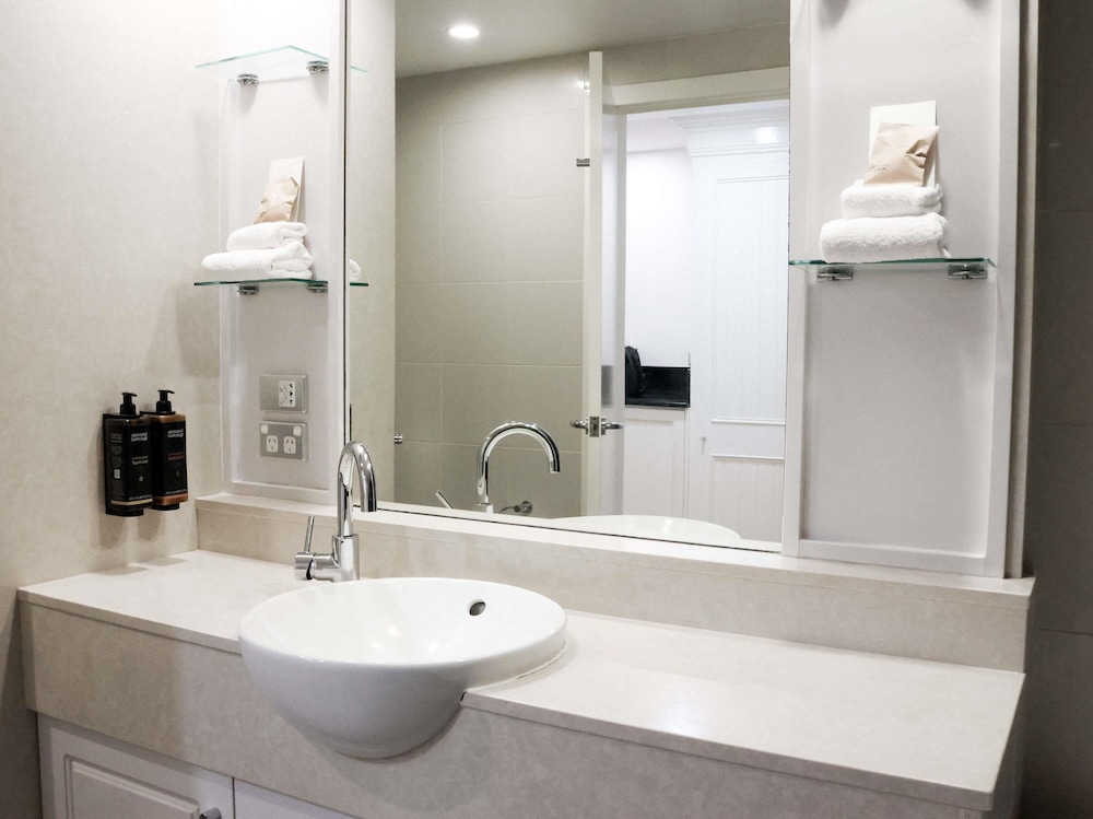 Deluxe 1 Cama King y Spa del hotel Mercure Hunter Valley Gardens. Foto 5
