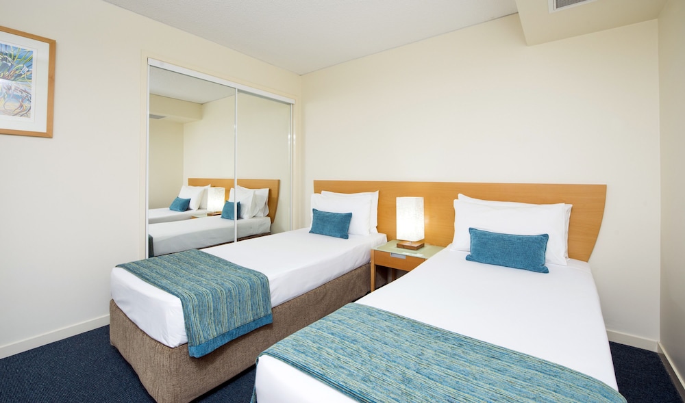 Apartamento de 2 dormitorios con vistas al agua del hotel Breakfree Grand Pacific Resort. Foto 1