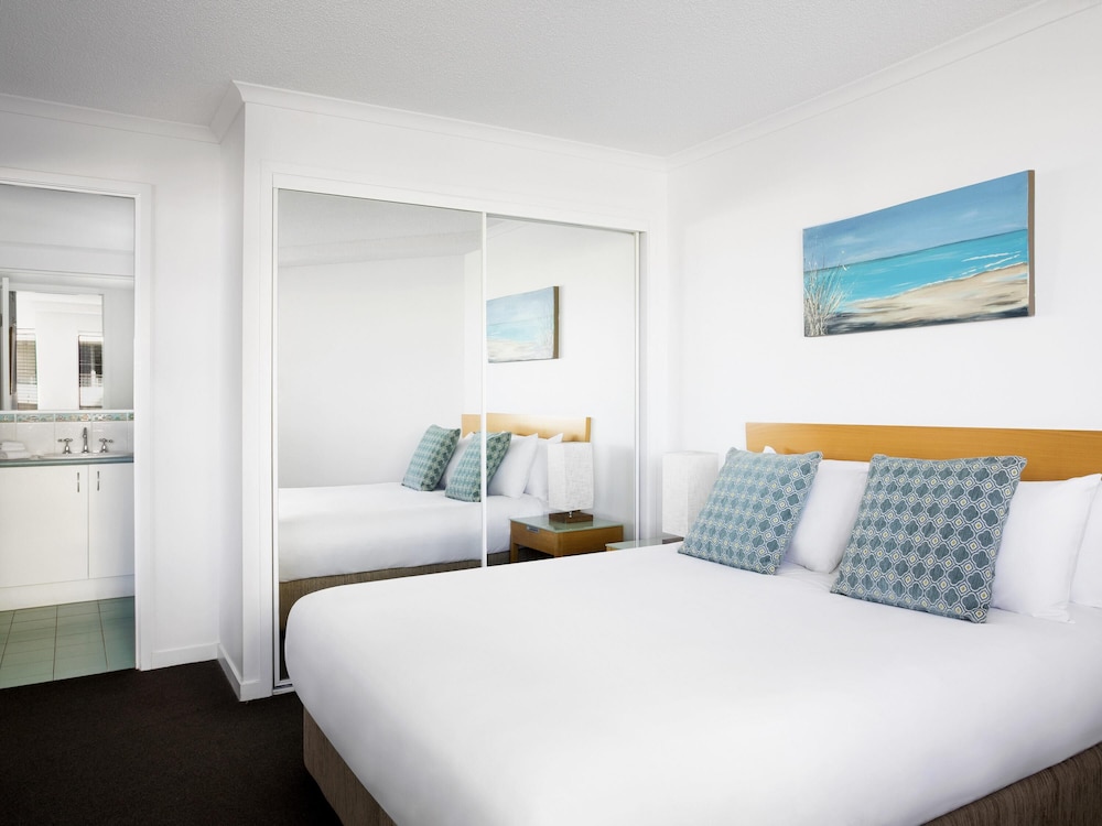 Apartamento de 2 dormitorios con vistas al agua del hotel Breakfree Grand Pacific Resort. Foto 4
