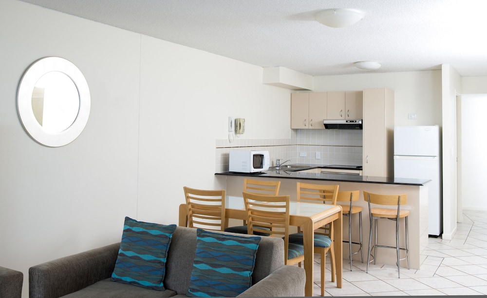 Apartamento de 2 dormitorios con vistas al agua del hotel Breakfree Grand Pacific Resort. Foto 5