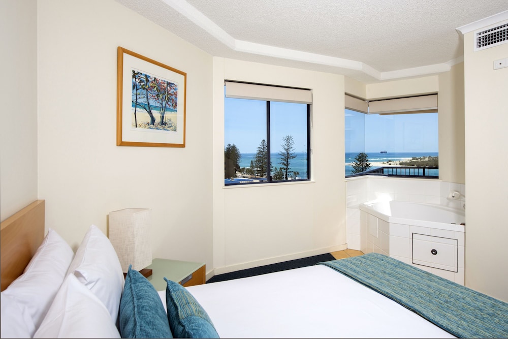 Apartamento de 3 dormitorios con vistas al agua del hotel Breakfree Grand Pacific Resort. Foto 2