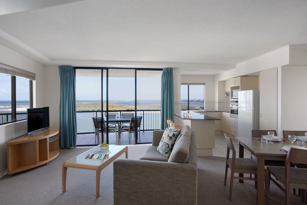 Apartamento de 3 dormitorios con vistas al agua del hotel Breakfree Grand Pacific Resort. Foto 7
