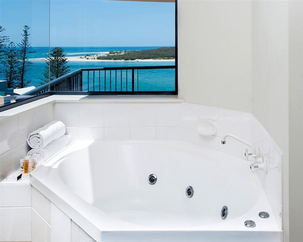 Apartamento de 3 dormitorios con vistas al agua del hotel Breakfree Grand Pacific Resort. Foto 9
