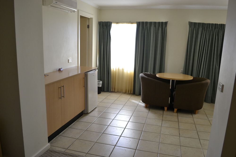 Habitación superior, 1 cama de matrimonio grande del hotel Mercure Mildura. Foto 3