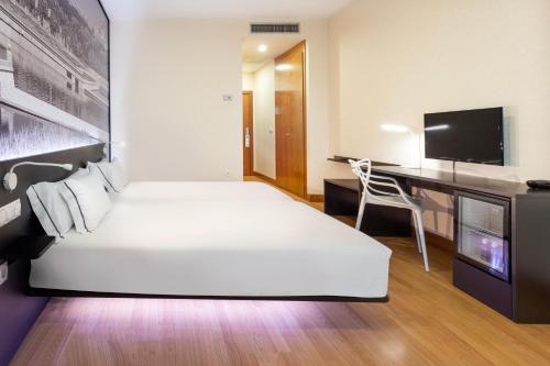 Habitación Doble del hotel B&B Madrid Aeropuerto T4. Foto 6