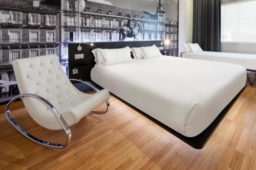Habitación Doble del hotel B&B Madrid Aeropuerto T4. Foto 8