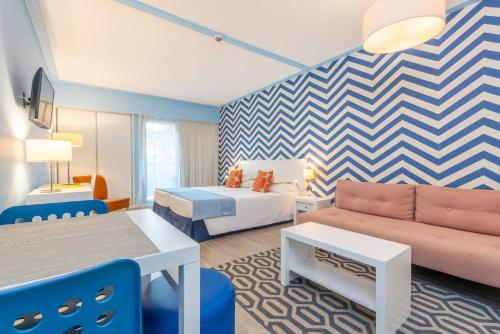 Junior suite Balcón o Terraza Sofá Cama incluido 2 Camas individuales kitchenette del hotel Terrace Mar Suite. Foto 3
