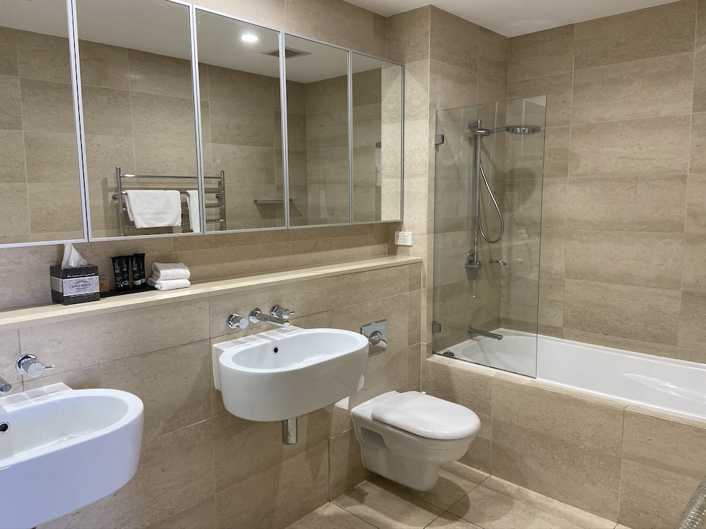 Ático de 2 niveles con 3 dormitorios, 2 baños y vistas al agua del hotel Mantra Nelson Bay. Foto 5