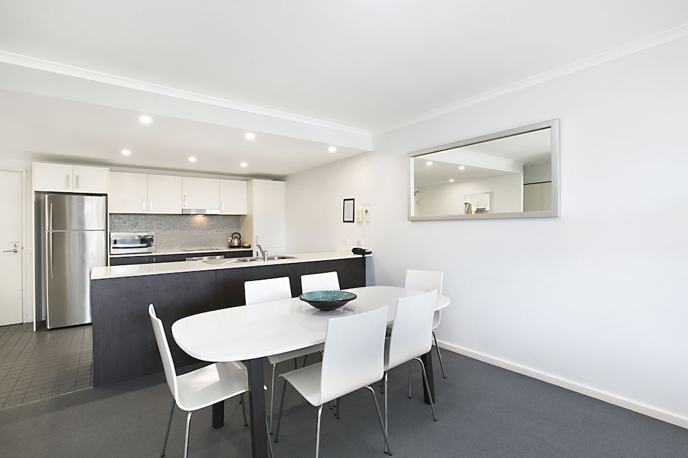 Apartamento de 1 dormitorio con vistas al complejo del hotel Mantra Nelson Bay. Foto 2