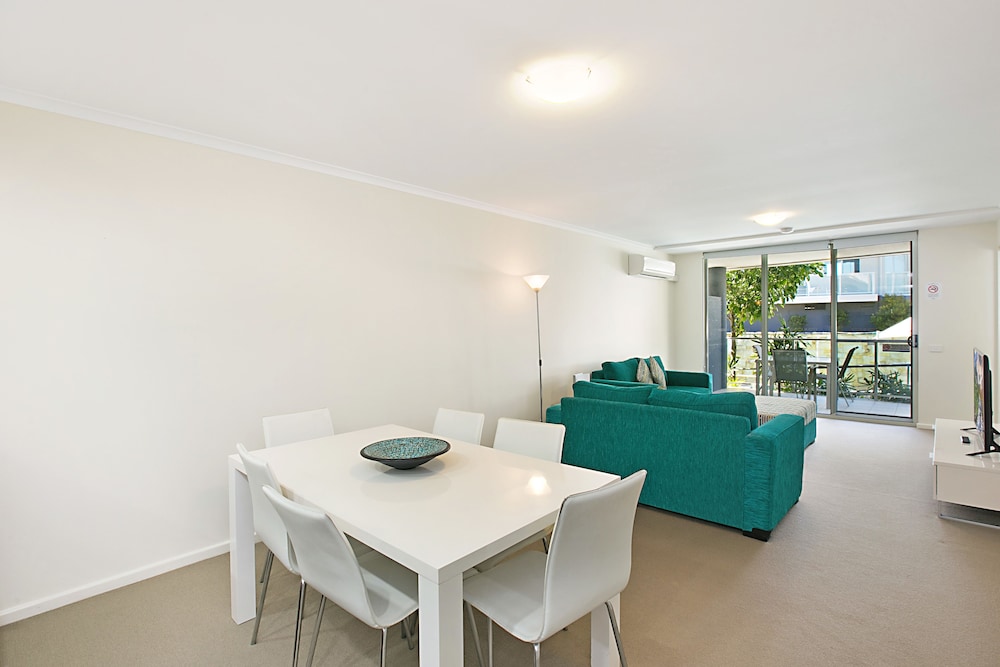 Apartamento de 2 dormitorios y 2 baños con vistas a la piscina del hotel Mantra Nelson Bay. Foto 6