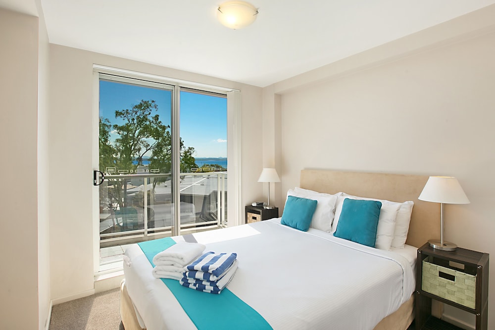 Ático con 3 dormitorios, 2 baños y vistas al agua del hotel Mantra Nelson Bay. Foto 1