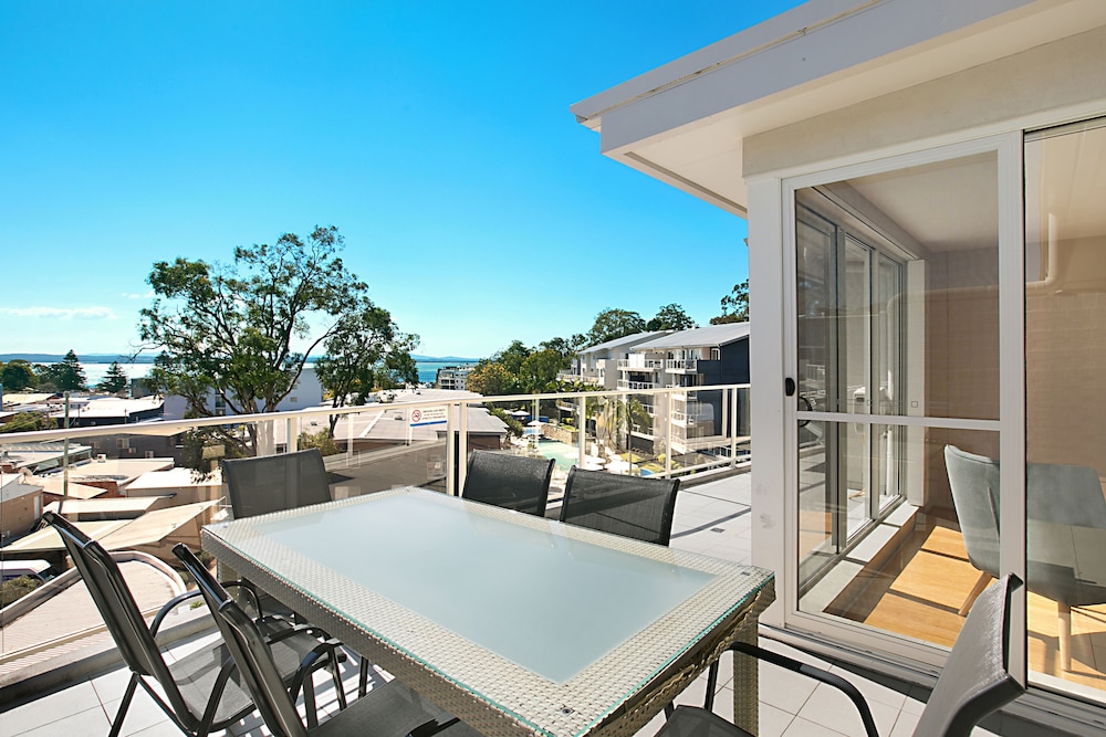 Ático con 3 dormitorios, 2 baños y vistas al agua del hotel Mantra Nelson Bay. Foto 6