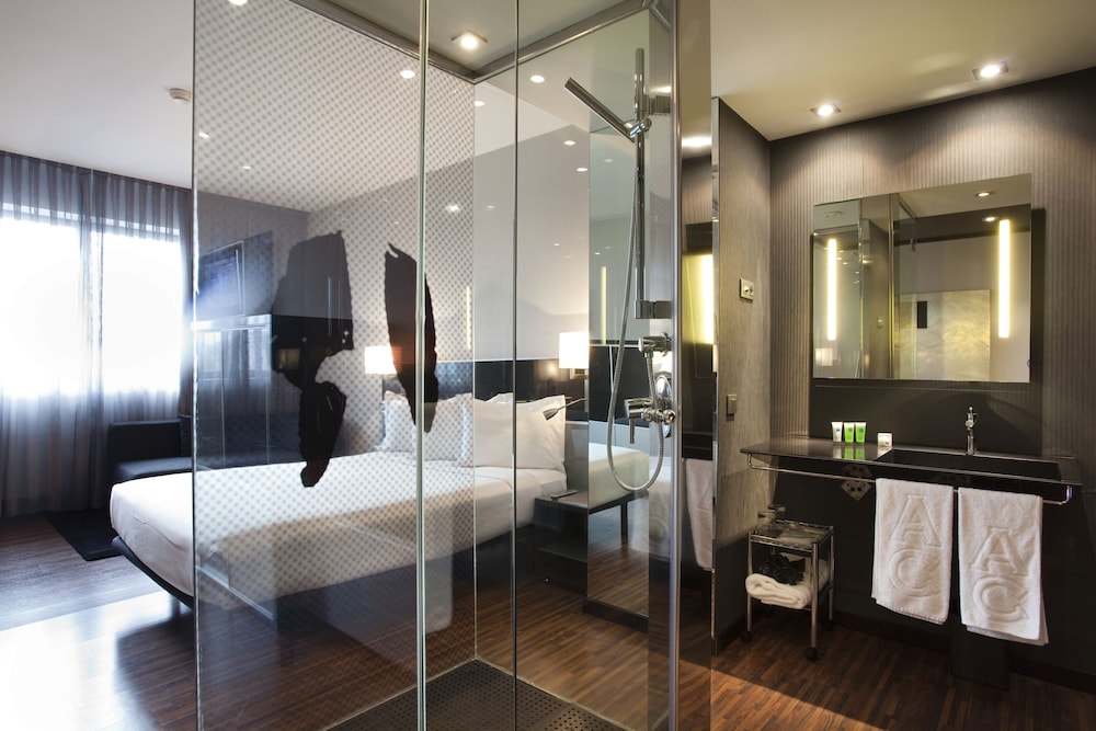 Habitación doble 1 Cama queen Accesible Normal del hotel Ac Madrid Feria By Marriott. Foto 1