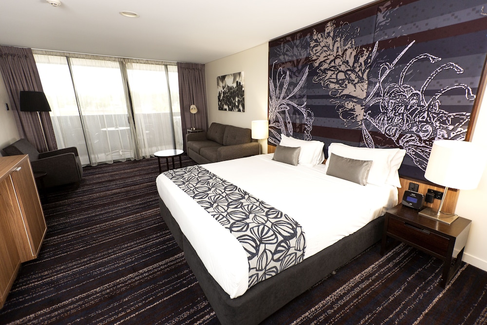 Suite Superior con 1 cama King, con Balcón del hotel Mantra Gladstone. Foto 2