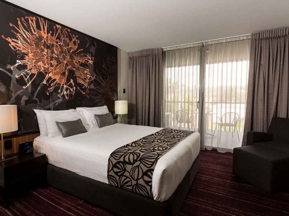 Suite Superior con 1 cama King, con Balcón del hotel Mantra Gladstone. Foto 6