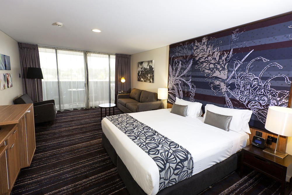 Suite Superior con 1 cama King, con Balcón del hotel Mantra Gladstone. Foto 9