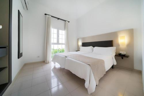 Apartamento Estándar de 1 dormitorio del hotel BLUESEA Bahía Fañabé & Villas. Foto 2