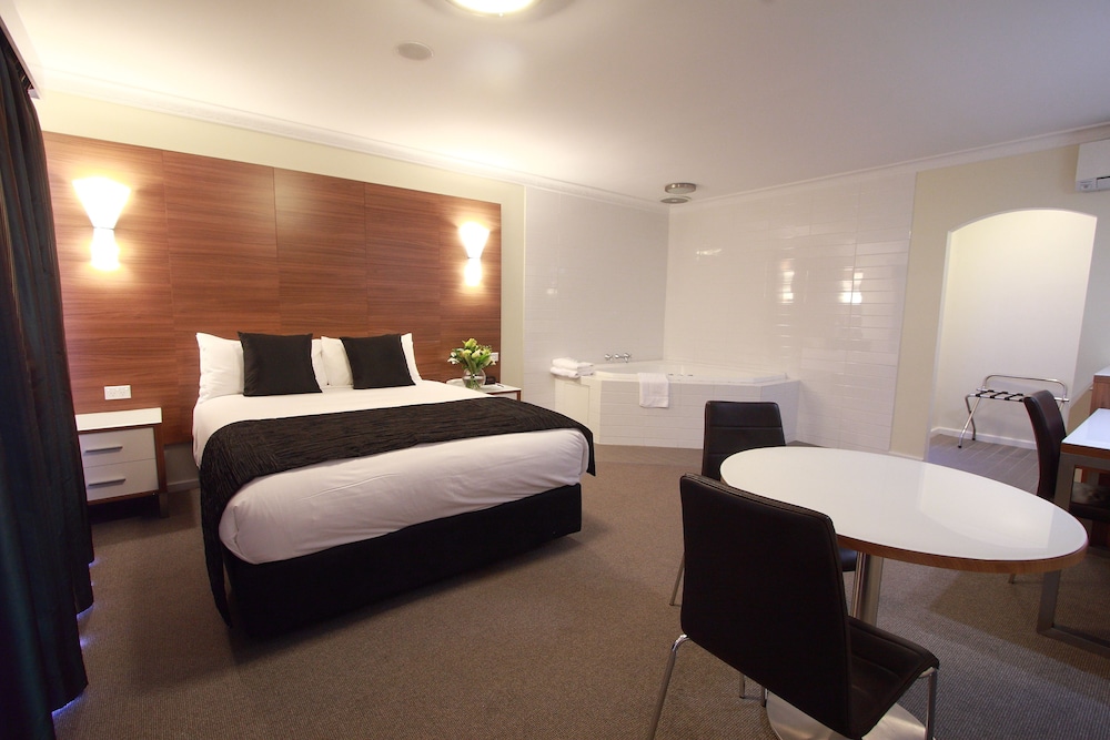 Habitación Deluxe 1 Cama Queen y Spa del hotel Mercure Wagga Wagga. Foto 1