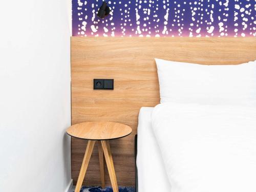Habitación superior con 2 camas individuales del hotel Ibis Styles Relax Roznov pod Radhostem. Foto 2