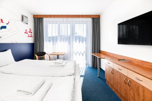 Habitación Estándar con 1 cama doble del hotel Ibis Styles Relax Roznov pod Radhostem. Foto 2