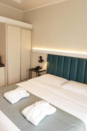 Suite Junior con vistas a la Acrópolis del hotel Athens Cypria. Foto 7