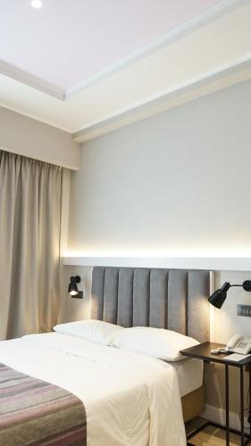 Habitación Doble Estándar del hotel Athens Cypria. Foto 7
