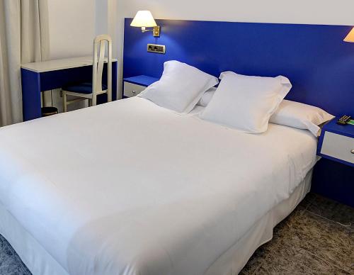 Habitación Triple Clásica del hotel VILA REAL MARINA AZUL