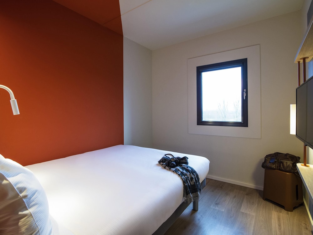 Habitación con cama doble para un máximo de 2 personas del hotel Ibis Budget Stein Maastricht. Foto 4