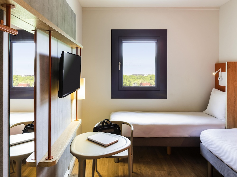 Habitación con 2 camas individuales del hotel Ibis Budget Stein Maastricht