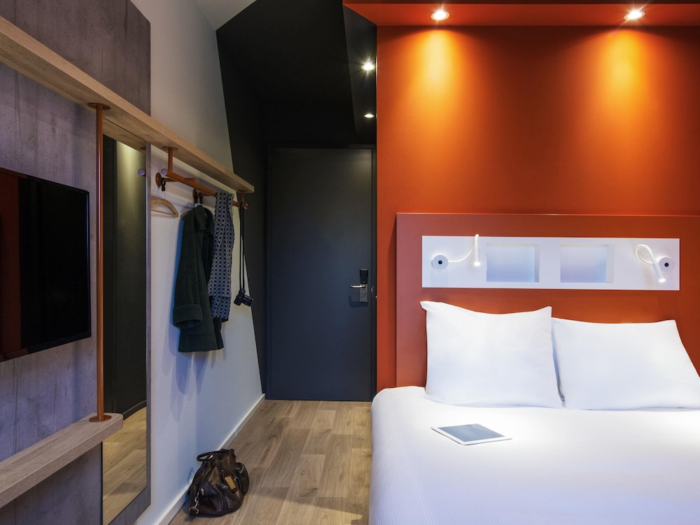 Habitación con cama doble para un máximo de 2 personas del hotel Ibis Budget Stein Maastricht. Foto 3