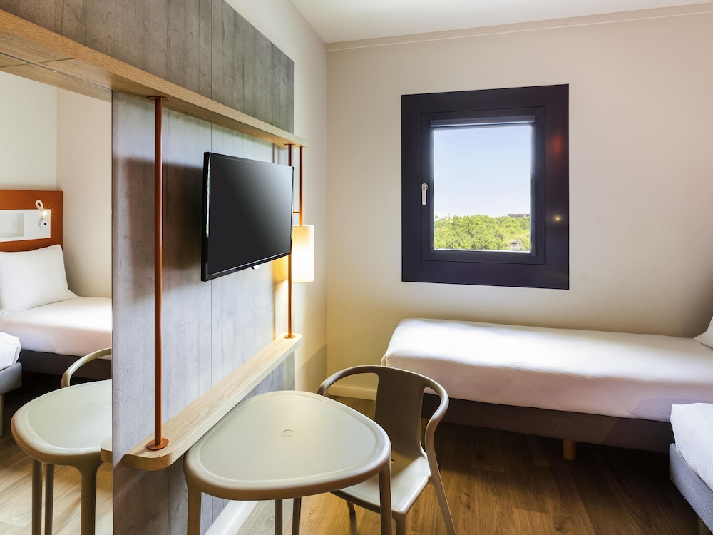 Habitación con 2 camas individuales del hotel Ibis Budget Stein Maastricht. Foto 5