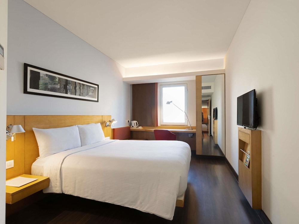 Habitación Estándar con cama Queen del hotel Ibis Chennai City Centre. Foto 7
