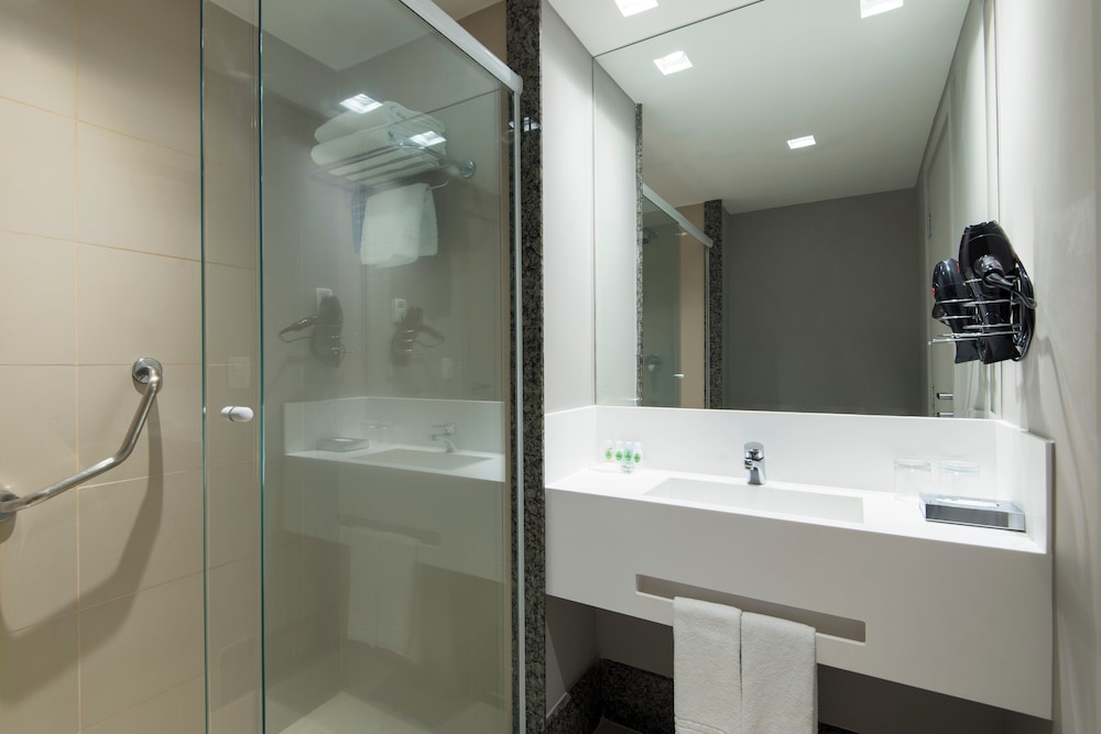 HABITACIÓN EJECUTIVA PREMIUM, 1 cama queen - size del hotel Grand Mercure São Paulo Vila Olímpia. Foto 27