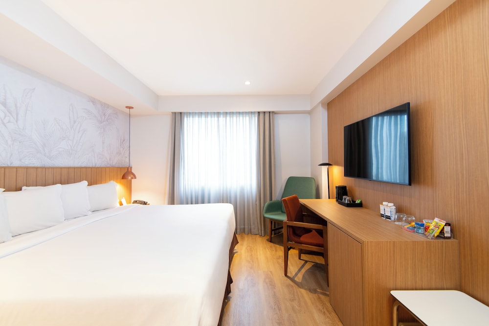 HABITACIÓN DELUXE con 1 cama doble king - size del hotel Grand Mercure São Paulo Vila Olímpia. Foto 4