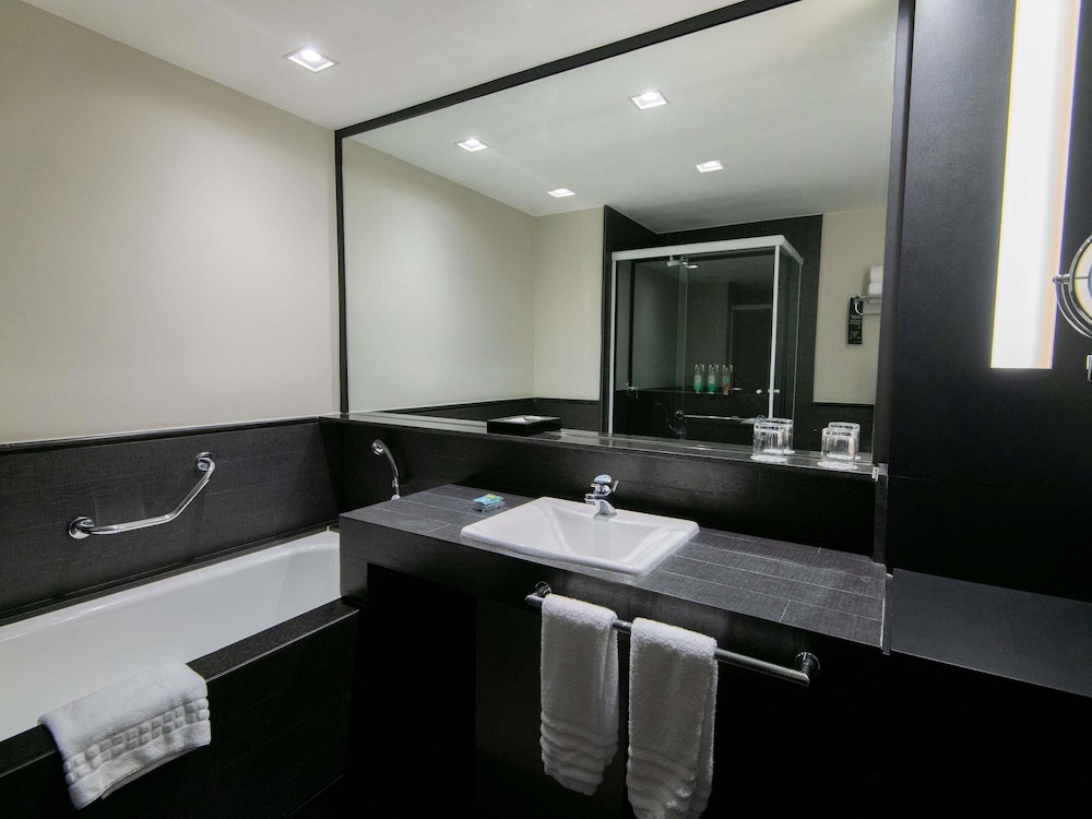 Suite familiar, 1 cama de matrimonio grande, bañera del hotel Pullman São Paulo Vila Olímpia. Foto 2