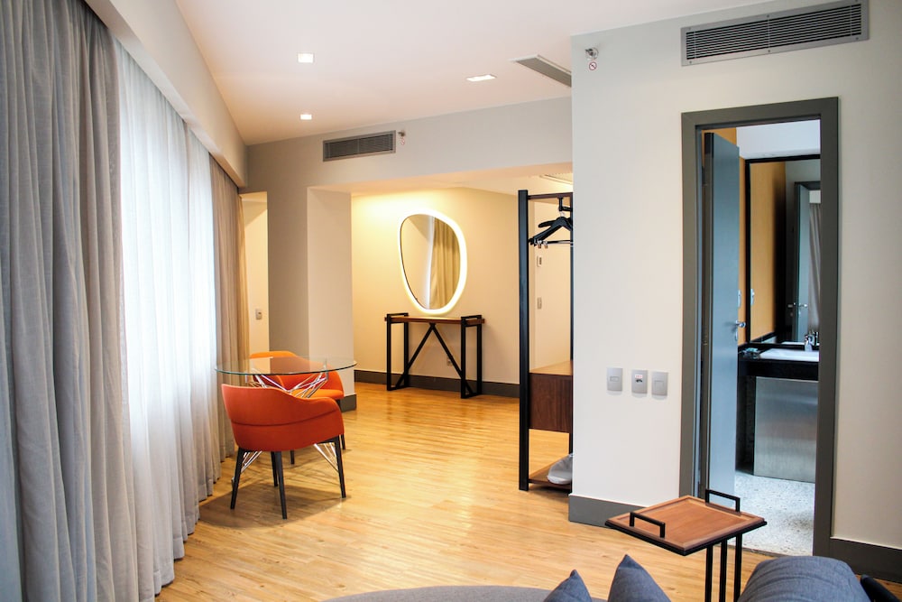 Suite junior, 1 cama de matrimonio, bañera del hotel Pullman São Paulo Vila Olímpia. Foto 3