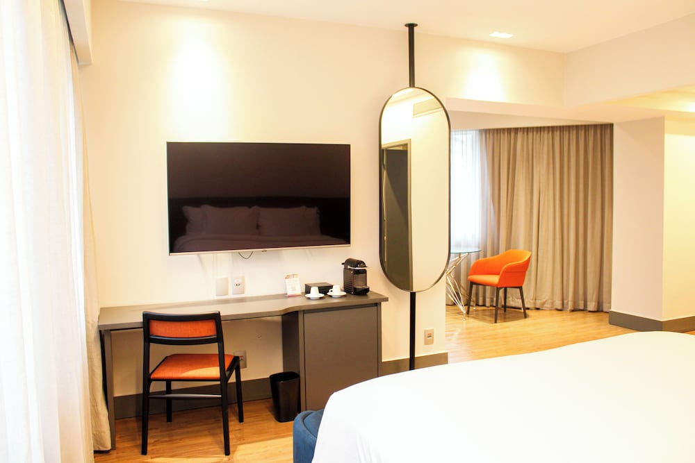 Suite junior, 1 cama de matrimonio, bañera del hotel Pullman São Paulo Vila Olímpia. Foto 6