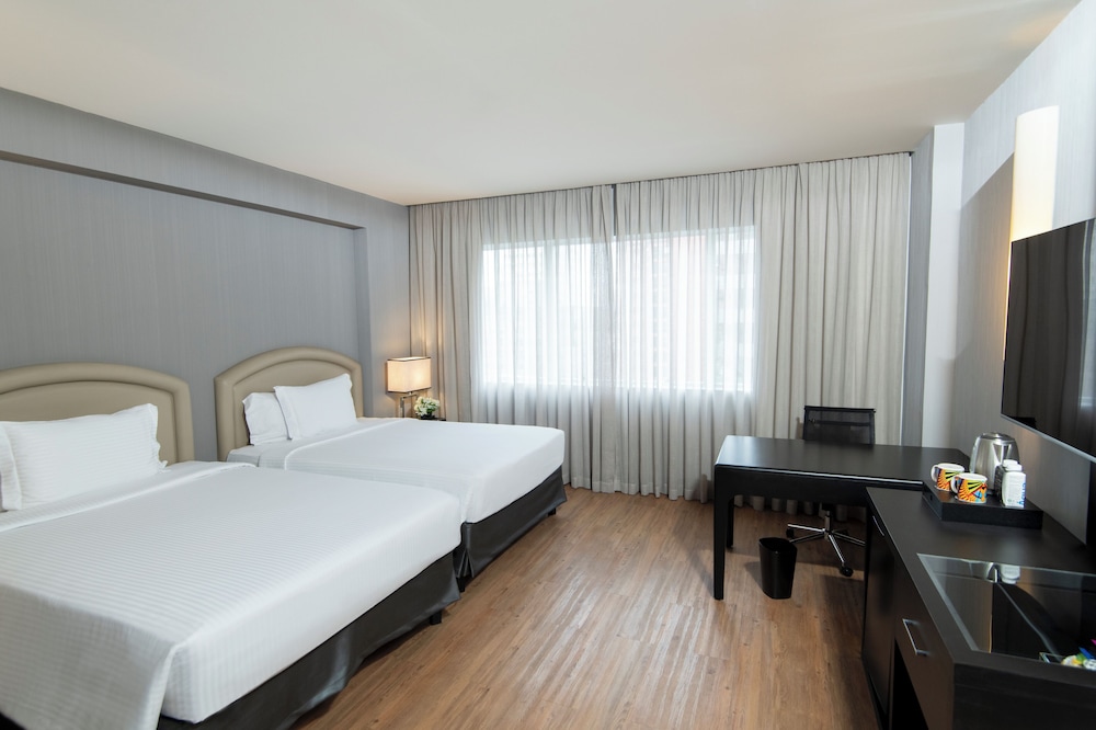 Habitación superior con 2 camas individuales, 2 camas individuales, bañera del hotel Pullman São Paulo Vila Olímpia. Foto 2